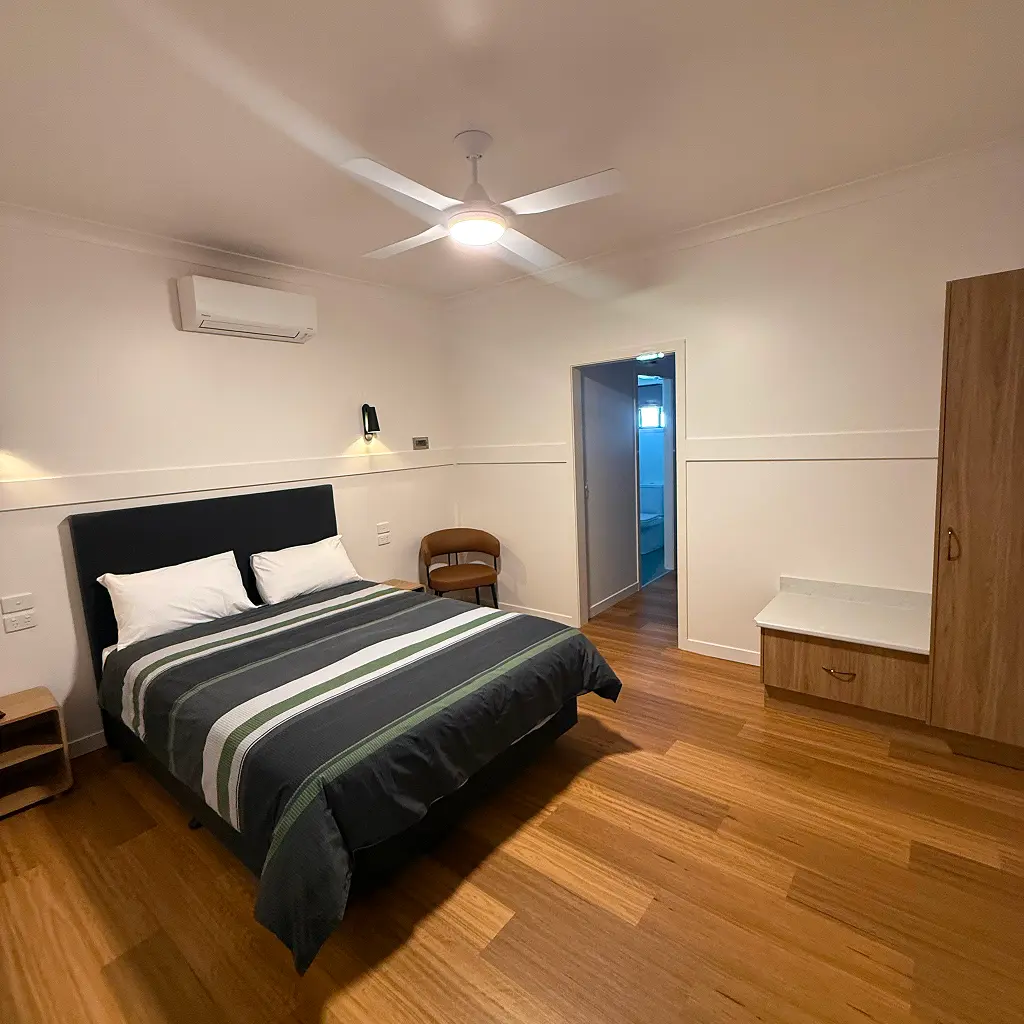 Commercial Hotel - Biloela Accommodation Queen Room