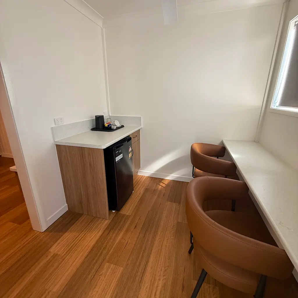 Commercial Hotel - Biloela Accommodation Queen Room